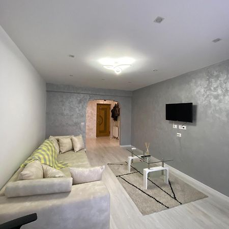 Sorinaapartament Targu Neamt Luaran gambar