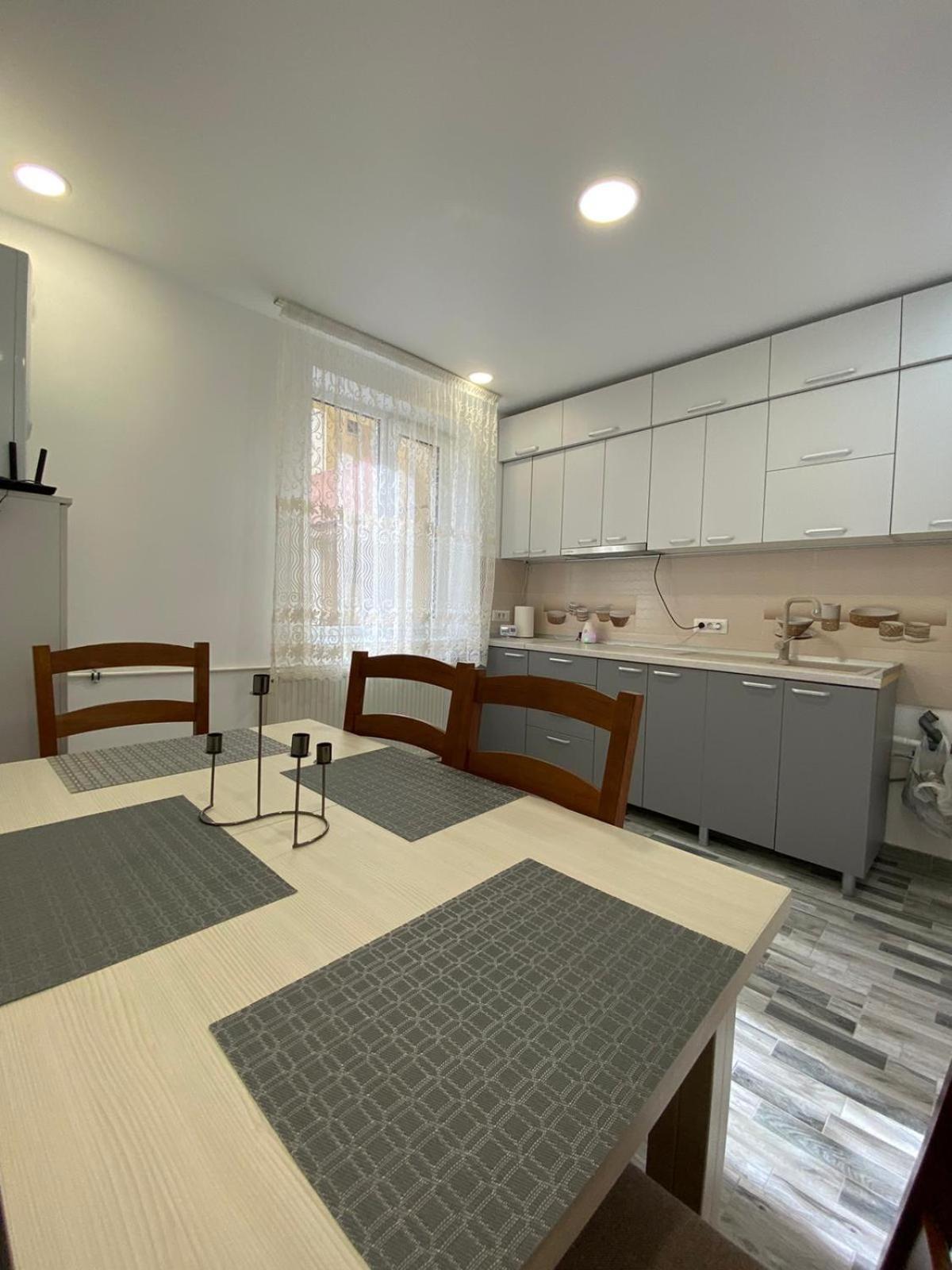 Sorinaapartament Targu Neamt Luaran gambar